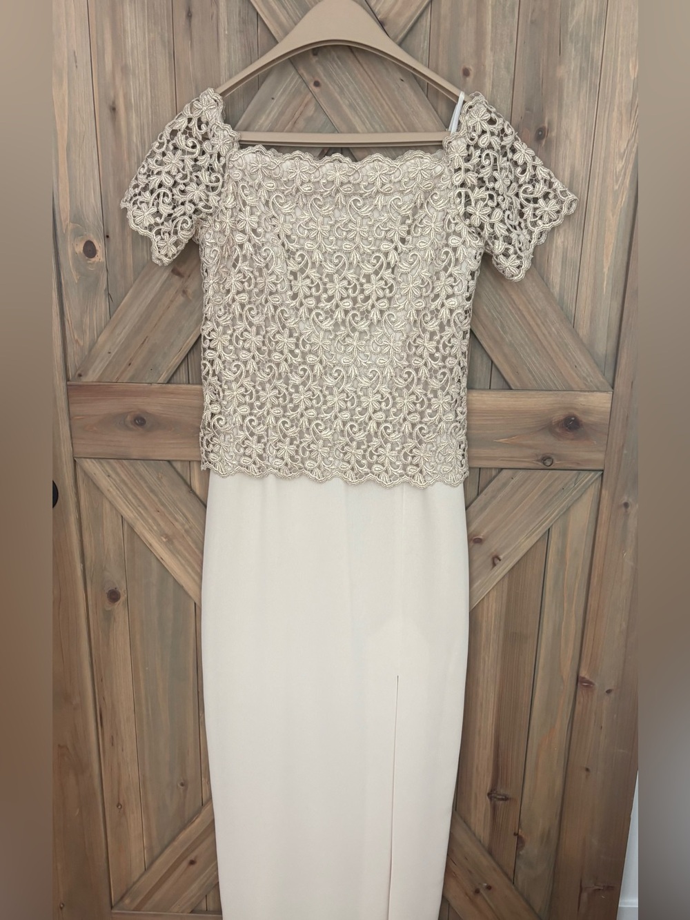 Elegant dress with embroidered bodice